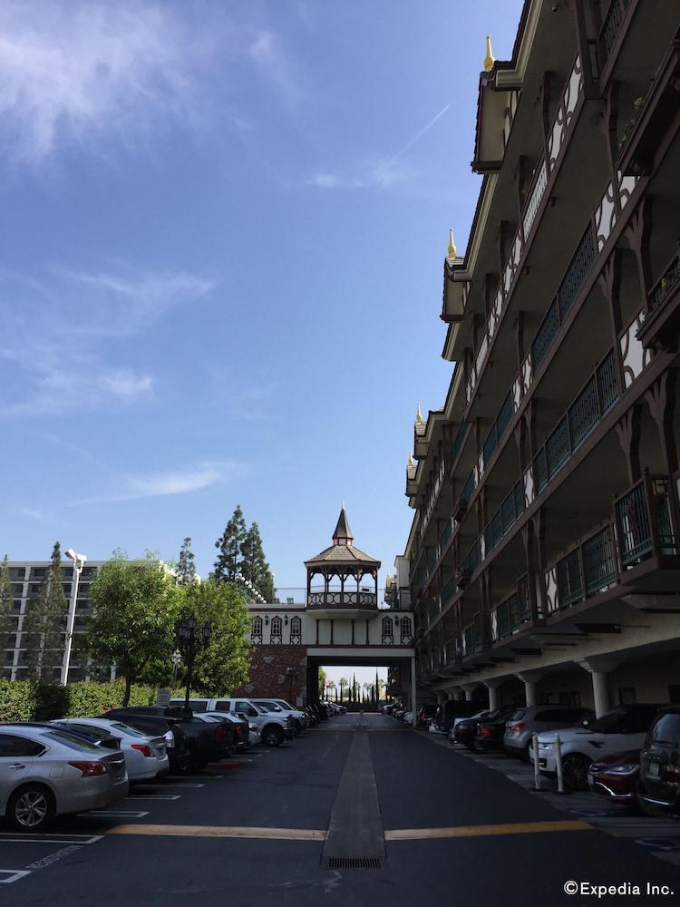 Anaheim Camelot Inn & Suites المظهر الخارجي الصورة