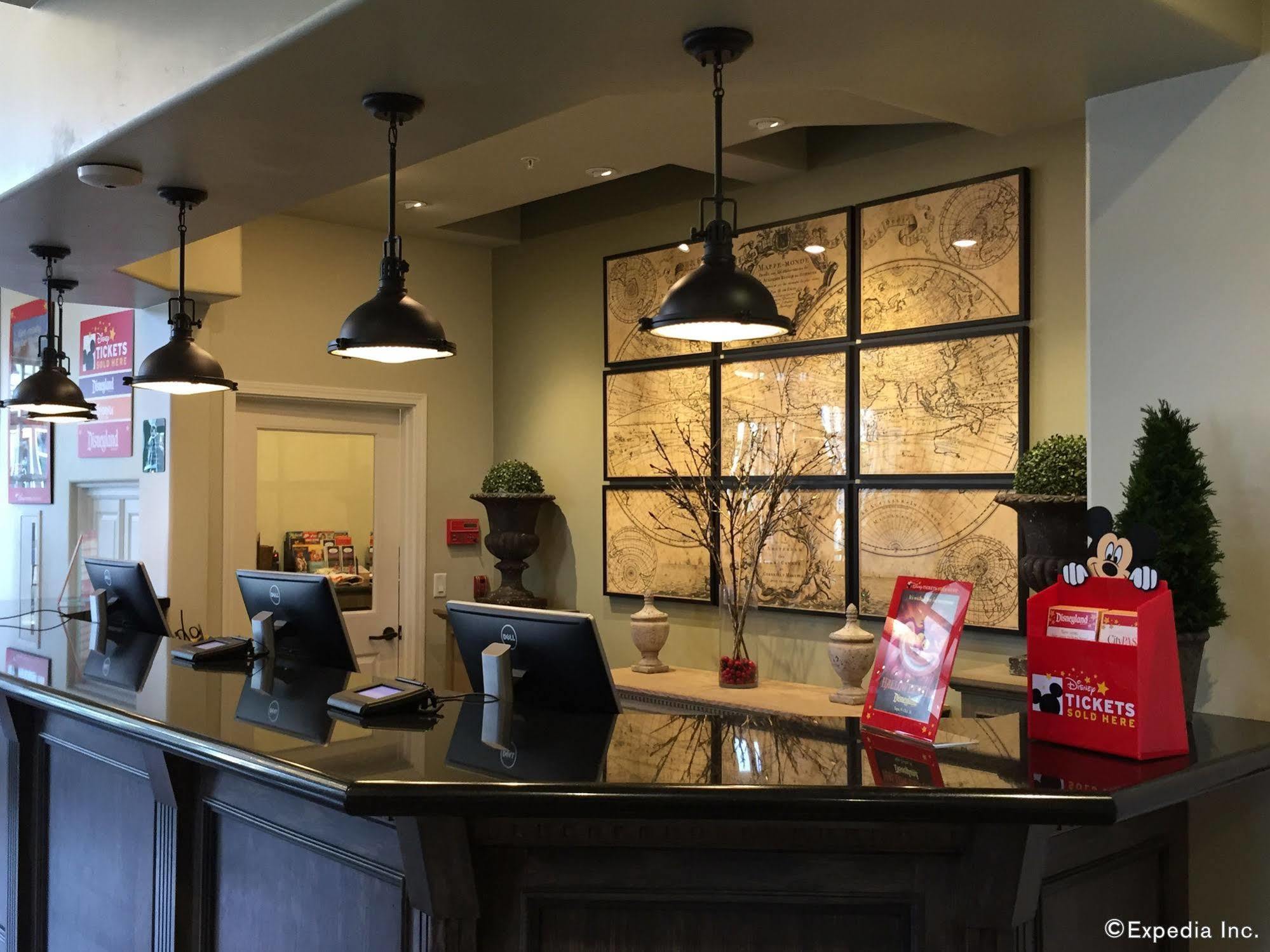 Anaheim Camelot Inn & Suites المظهر الخارجي الصورة