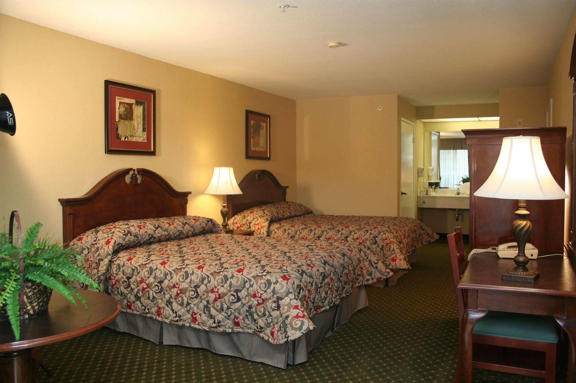 Anaheim Camelot Inn & Suites الغرفة الصورة