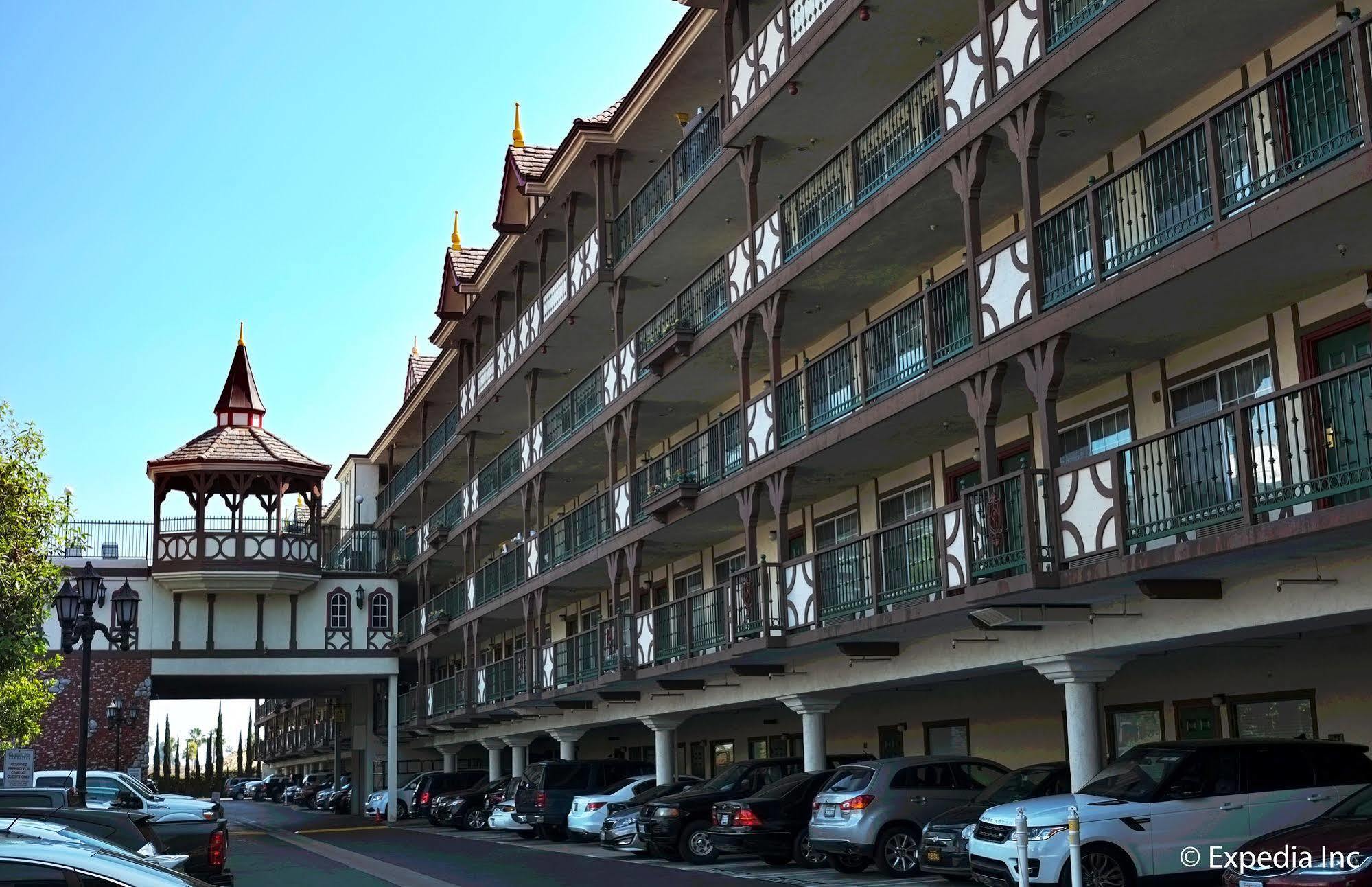 Anaheim Camelot Inn & Suites المظهر الخارجي الصورة