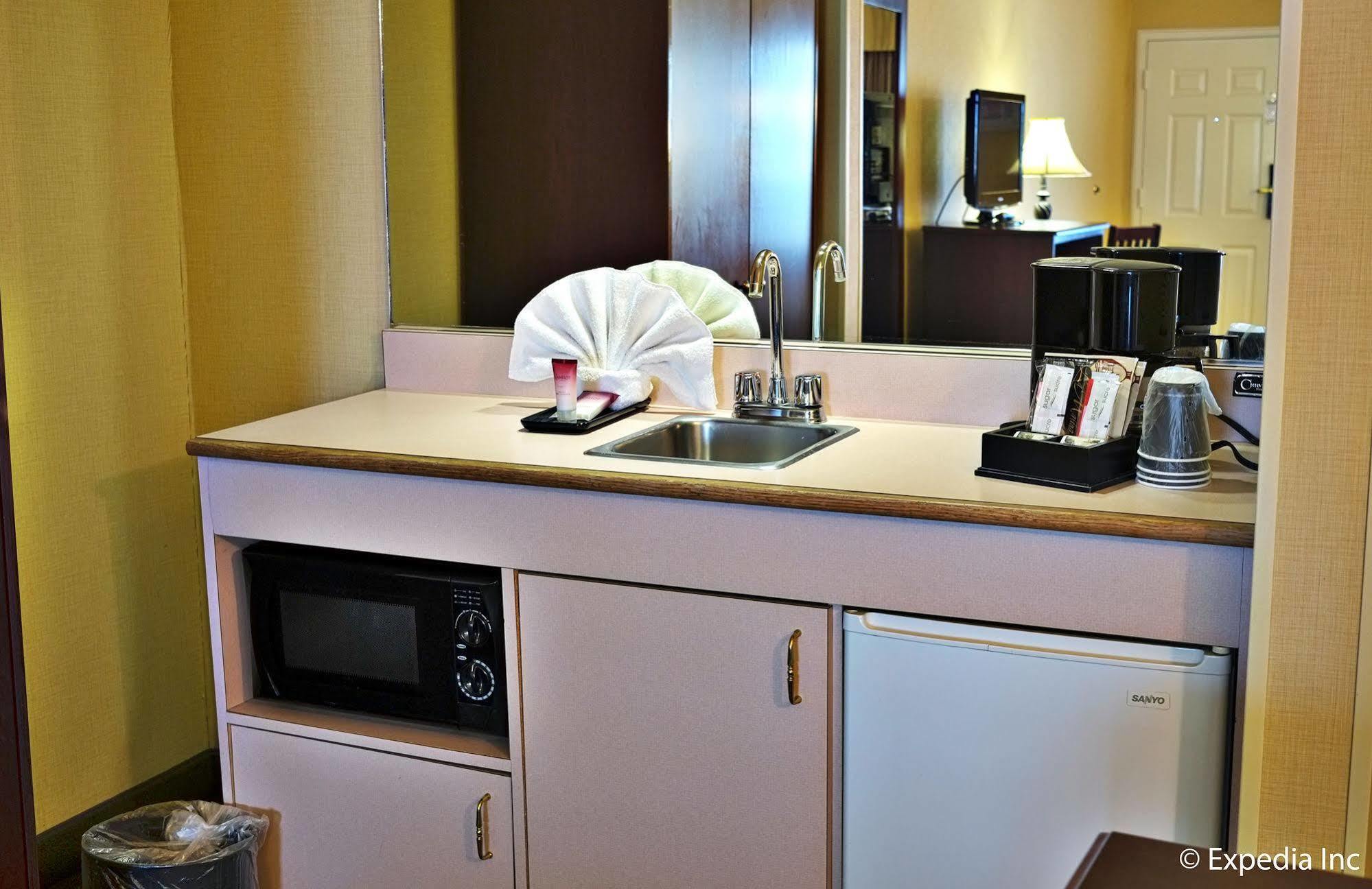 Anaheim Camelot Inn & Suites المظهر الخارجي الصورة