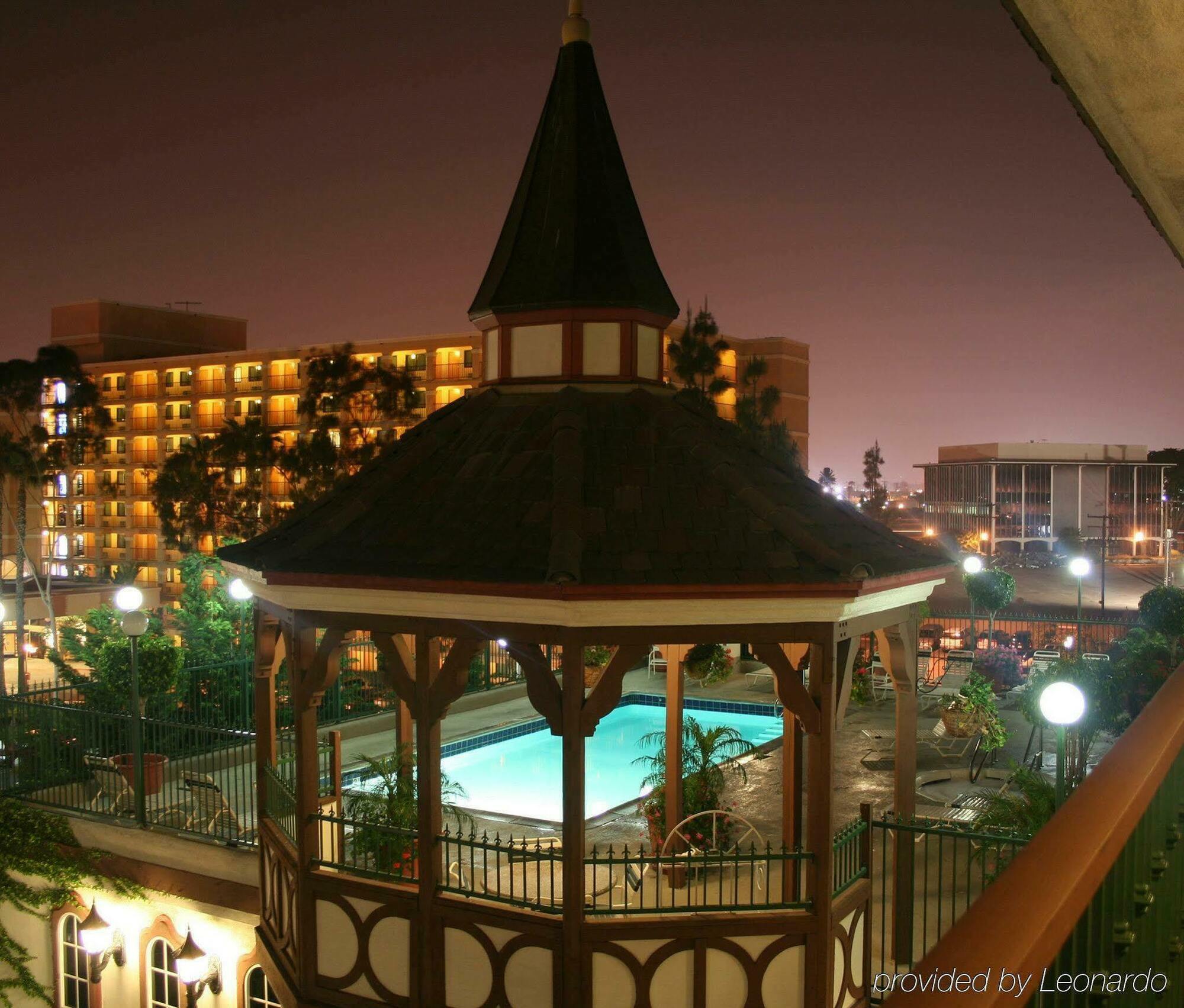 Anaheim Camelot Inn & Suites المظهر الخارجي الصورة