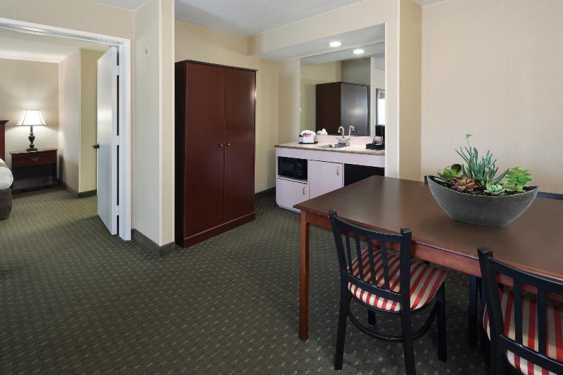 Anaheim Camelot Inn & Suites المظهر الخارجي الصورة