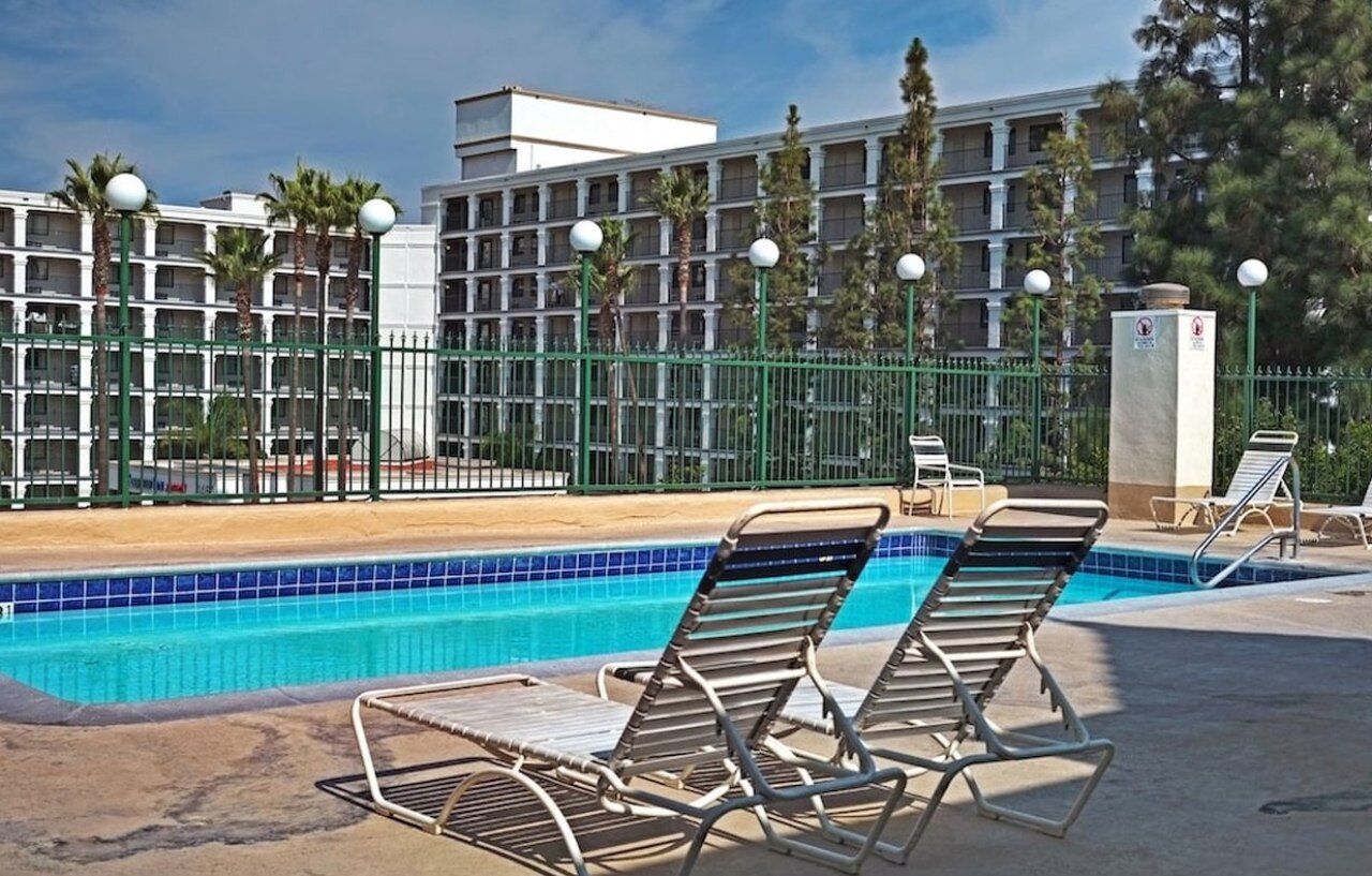Anaheim Camelot Inn & Suites المظهر الخارجي الصورة